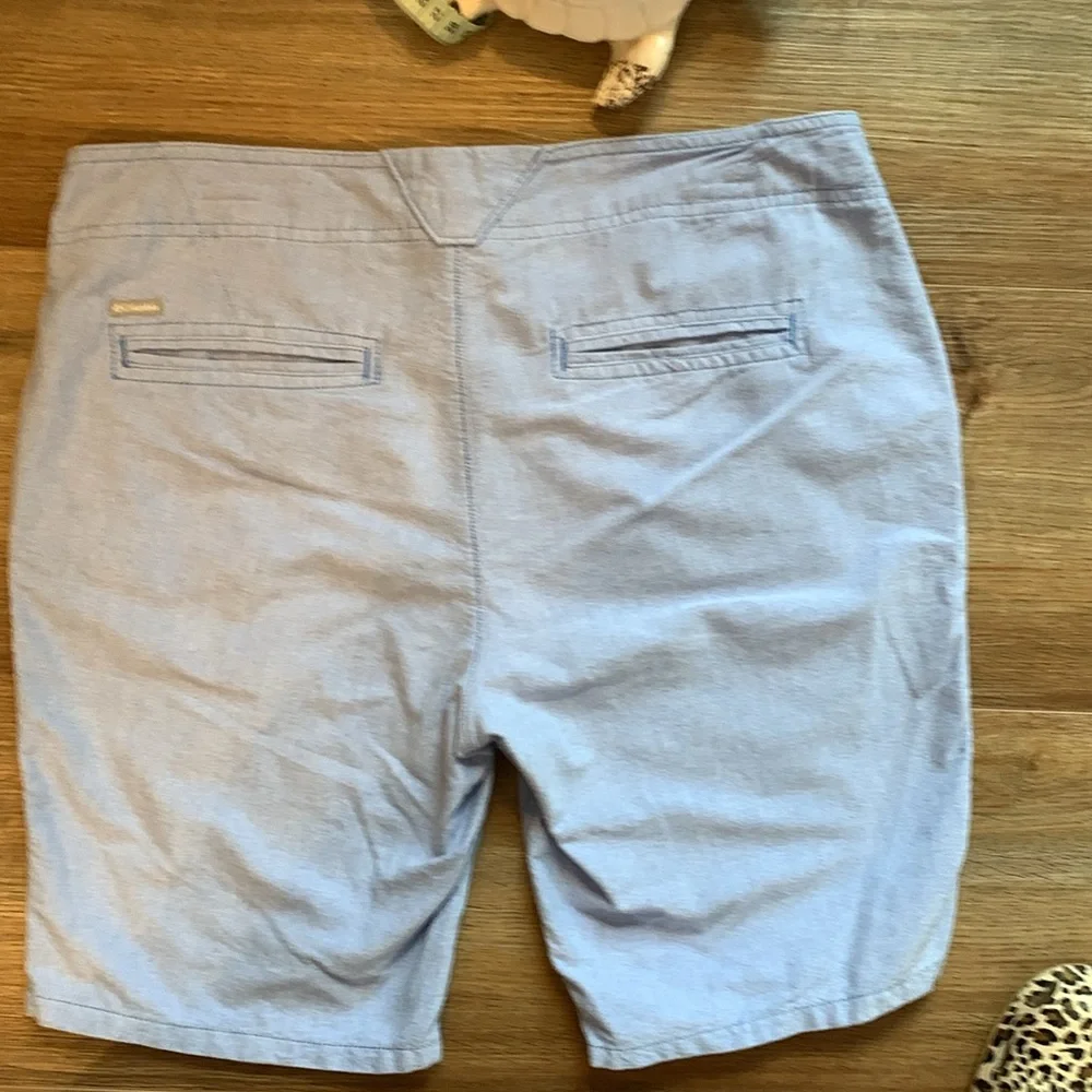 Columbia women’s light blue shorts size 10-L